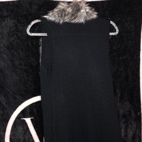 Sleeveless Cardigan - Picture 5 of 7